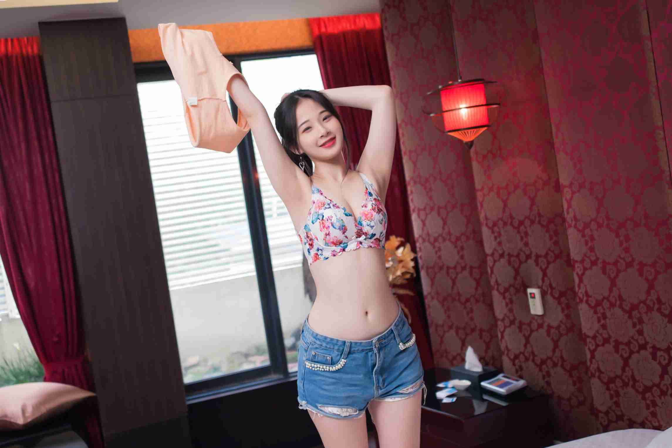 Water in the open virgin touch water tender - Jie Mi