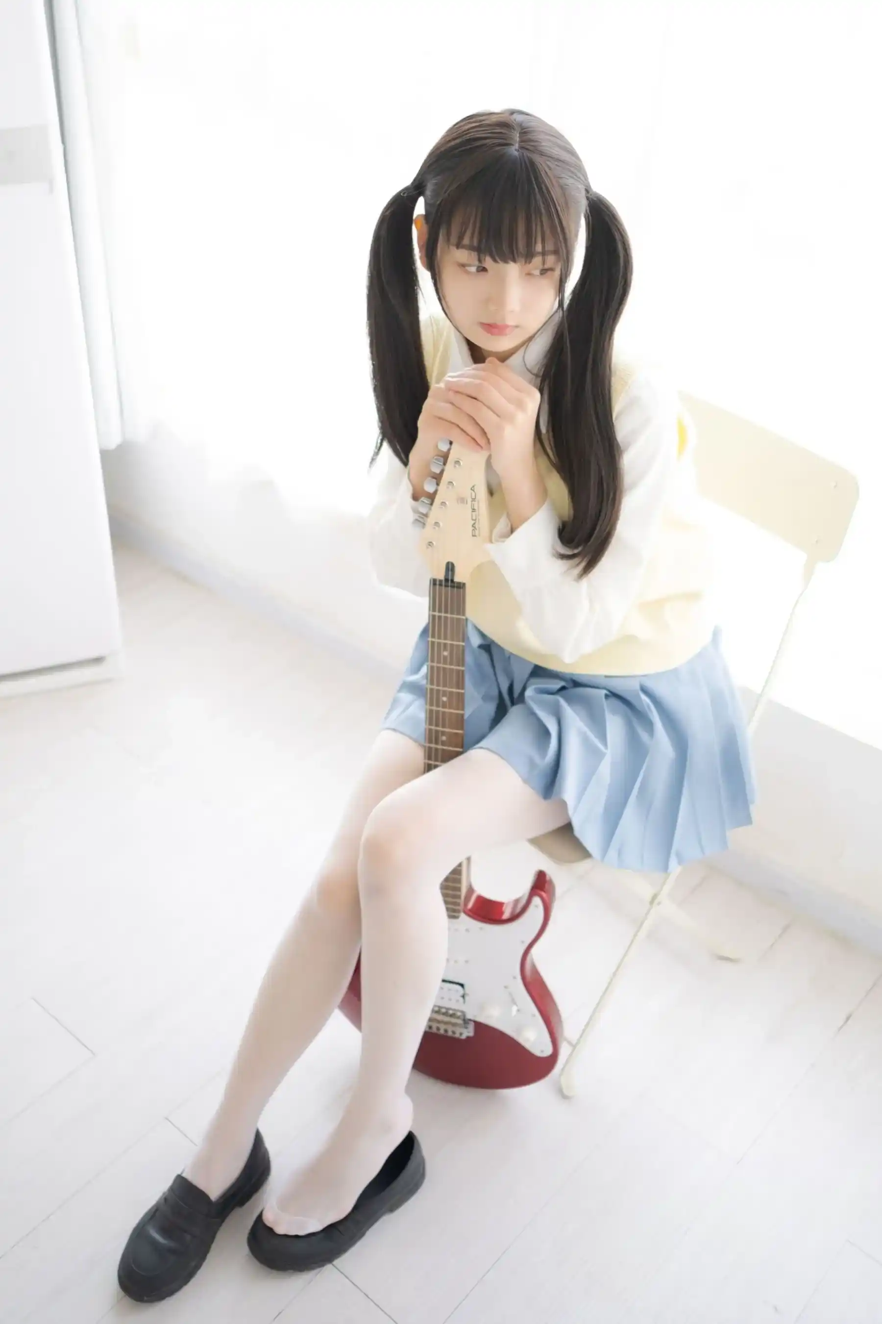 Akanishi Yeye Chixi Yeye Guitar Girl