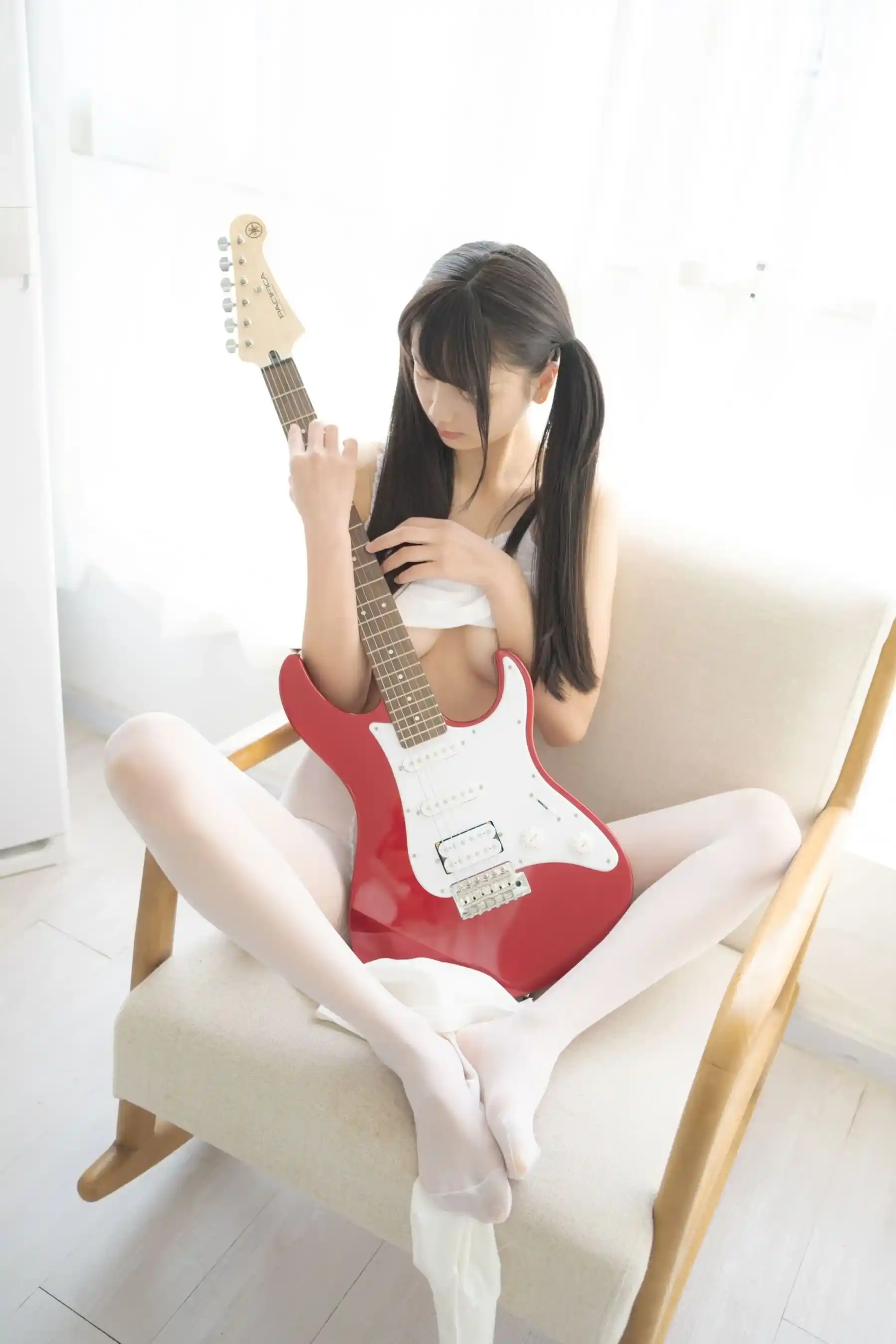 Akanishi Yeye Chixi Yeye Guitar Girl