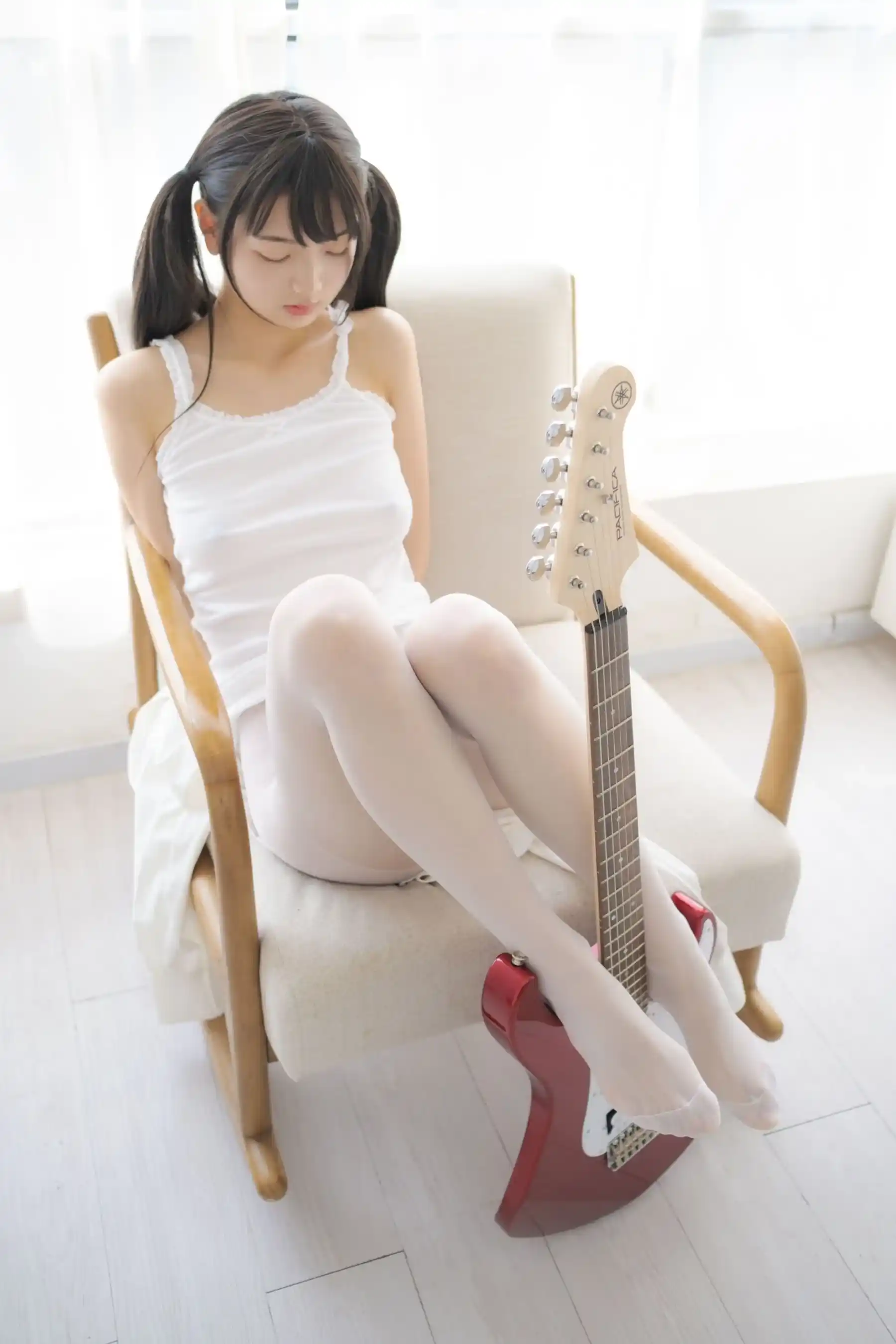 Akanishi Yeye Chixi Yeye Guitar Girl