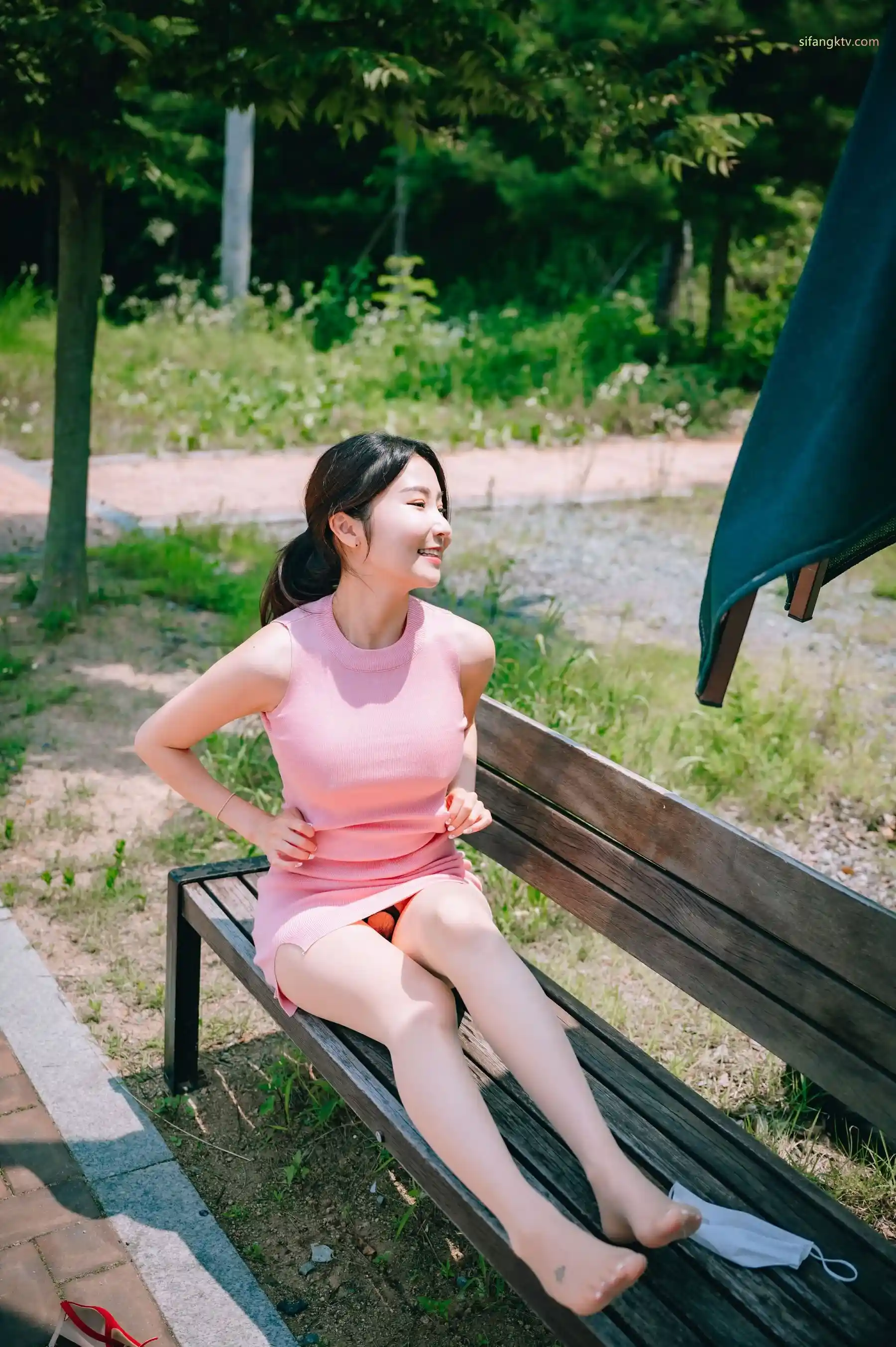 Jena Sis Exhibitionist nude photo set of a Korean model